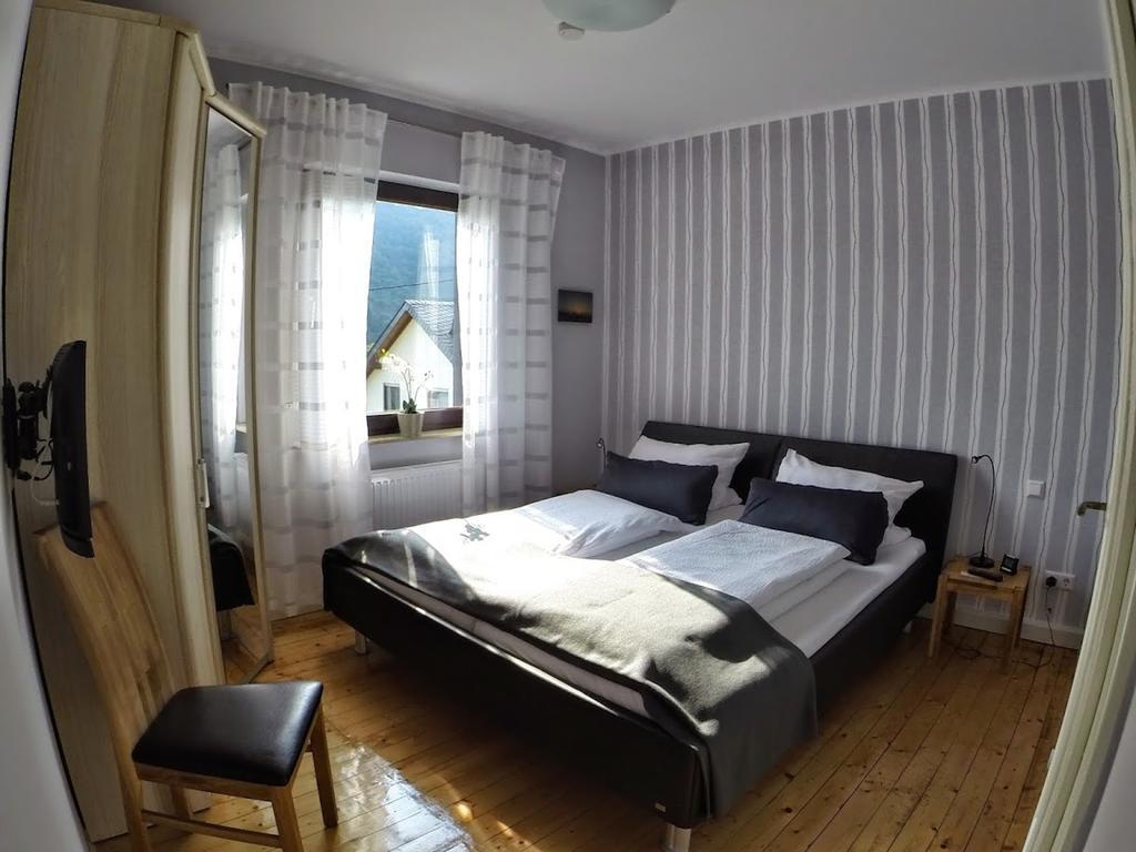 Ferienwohnungen Haus Am Wuerzlaysteig Lehmen Pokój zdjęcie